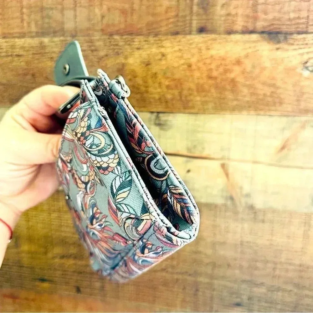 NWOT Sakroots Artist Circle Smartphone Wallet/Wristlet